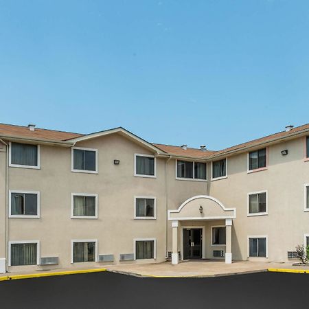 Hotel Super 8 By Wyndham Bridgeton/Arpt/St Louis Area Exterior foto